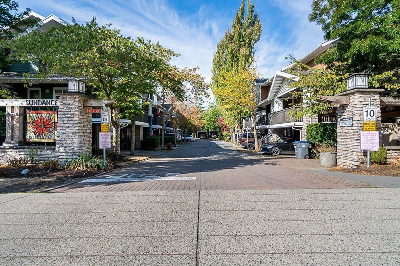 15233 34 Avenue Surrey British Columbia, V3Z 2T7 - 4 Bedrooms Condo For Sale