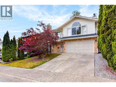 22525 BRICKWOOD Close | Maple Ridge British Columbia | Slide Image Two