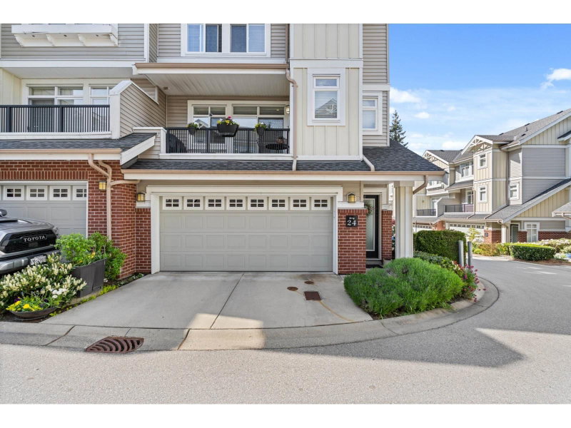 2925 KING GEORGE Boulevard Surrey British Columbia, V4P 1B8 - 3 Bedrooms Condo For Sale