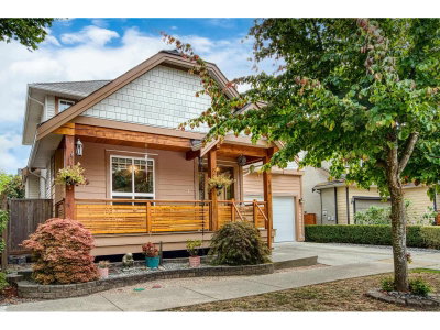6876 192A Street | Surrey British Columbia | Slide Image Two