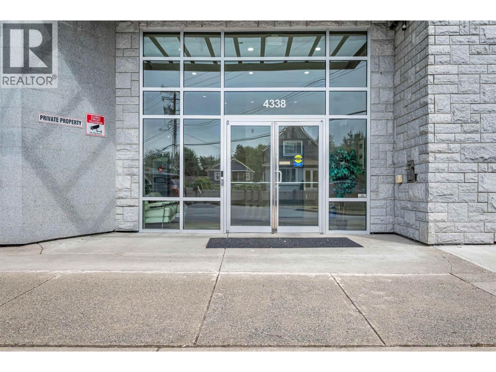 4338 COMMERCIAL Street, Vancouver, British Columbia V5N 5G6