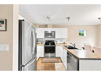 6533 121 Street | Surrey British Columbia | Slide Image Six