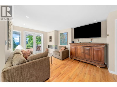 3961 ST. ALBANS Avenue | North Vancouver British Columbia | Slide Image Thirteen
