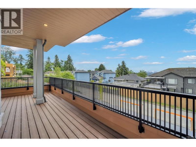 946 DANSEY Avenue | Coquitlam British Columbia | Slide Image Eighteen