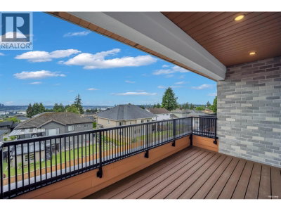 946 DANSEY Avenue | Coquitlam British Columbia | Slide Image Thirty-two
