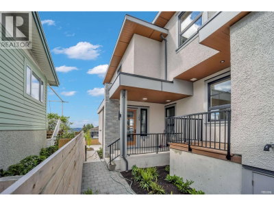 946 DANSEY Avenue | Coquitlam British Columbia | Slide Image Four