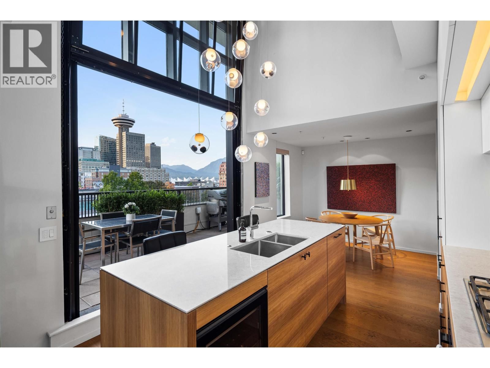 531 BEATTY Street, Vancouver, British Columbia V6B 0C5
