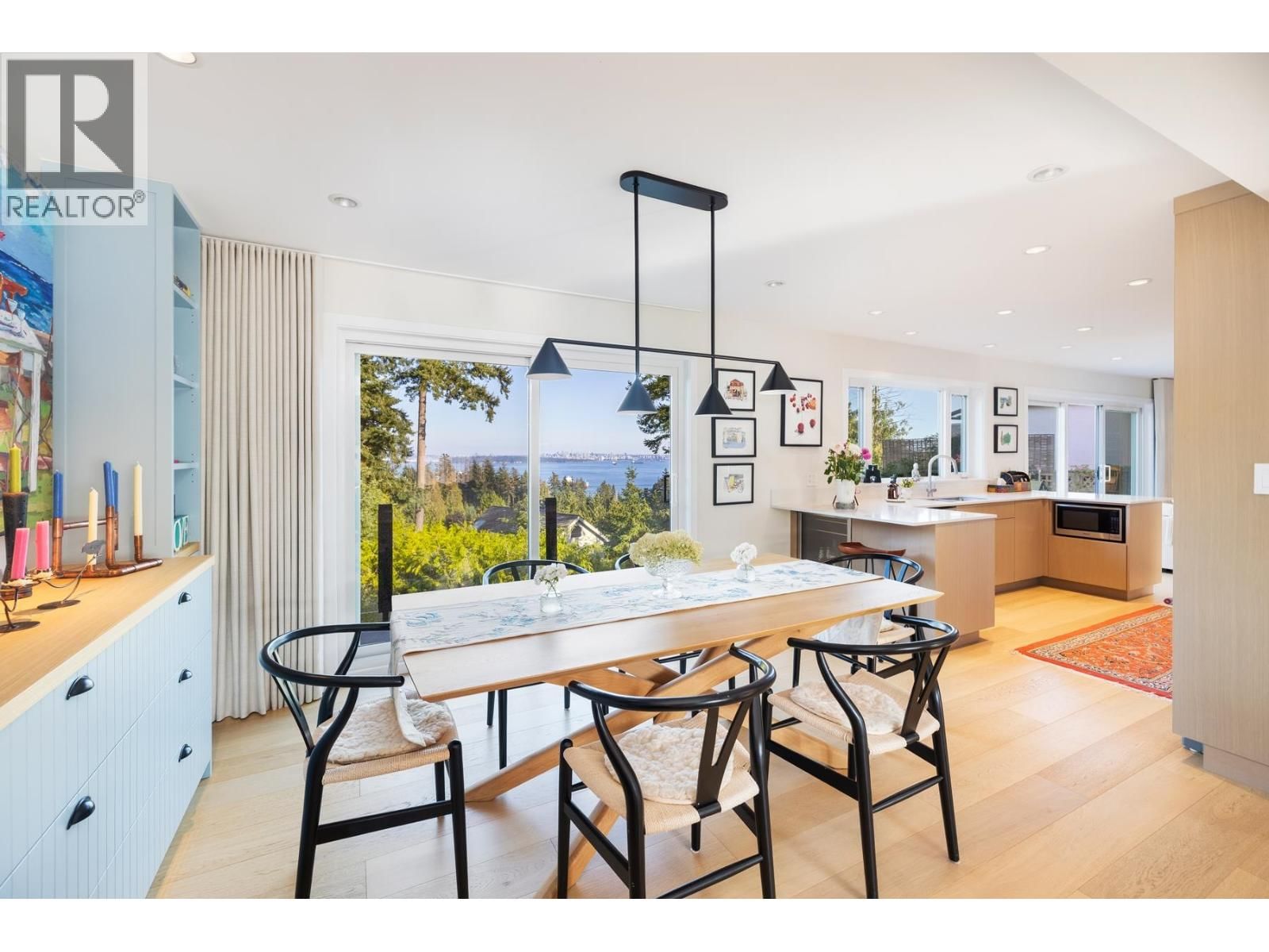 4772 MEADFEILD Court, West Vancouver, British Columbia V7W 2Y3
