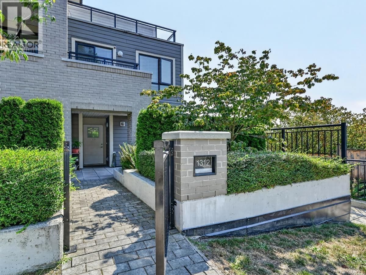 1312 FIFTH Avenue, New Westminster, British Columbia V3M 0K5
