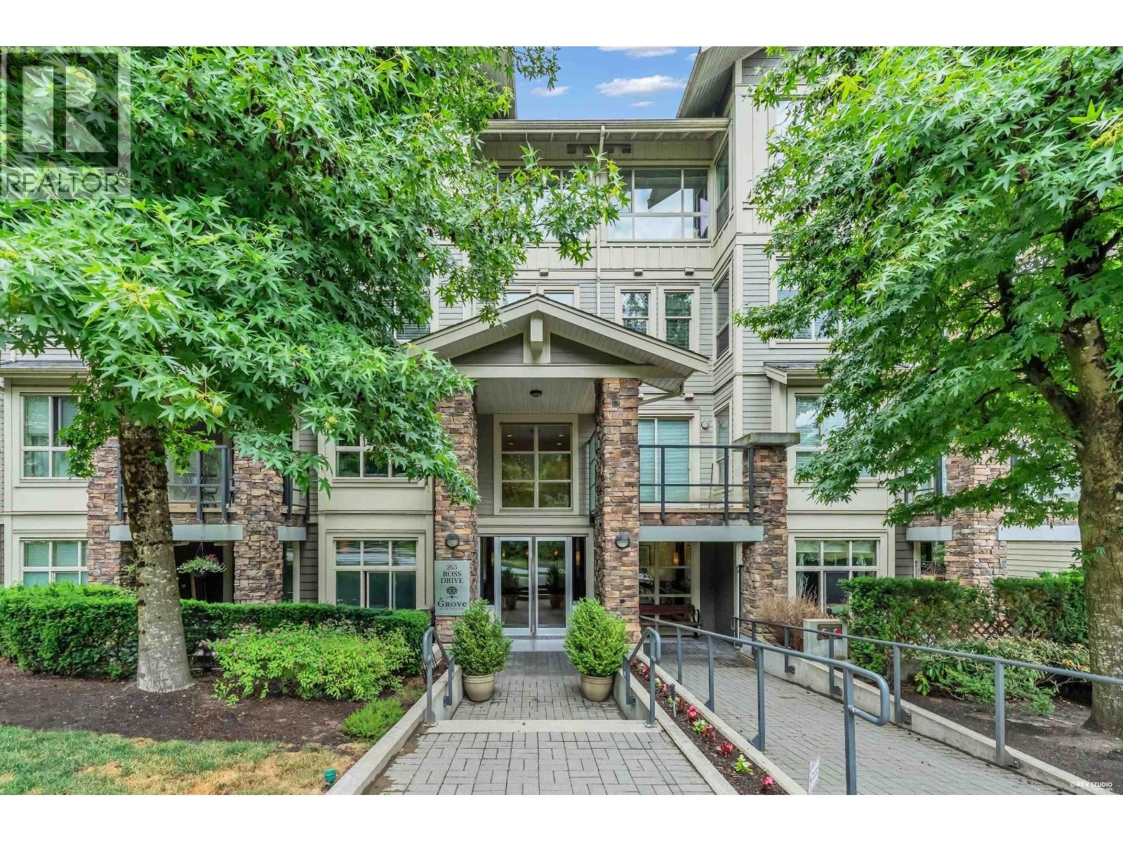 265 ROSS Drive, New Westminster, British Columbia V3L 0C8