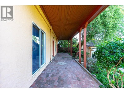4327 LOCARNO Crescent | Vancouver British Columbia | Slide Image Five