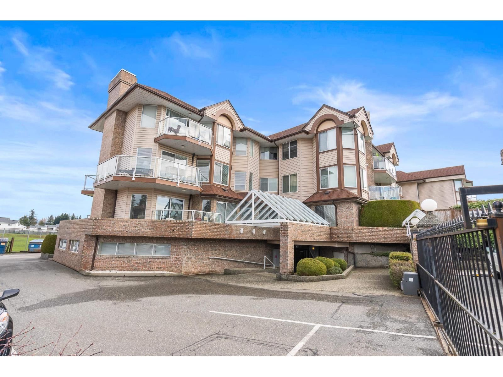 32669 GEORGE FERGUSON Way, Abbotsford, British Columbia V2T 4E4