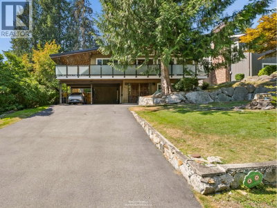 4651 HOSKINS Road | North Vancouver British Columbia | Slide Image Three