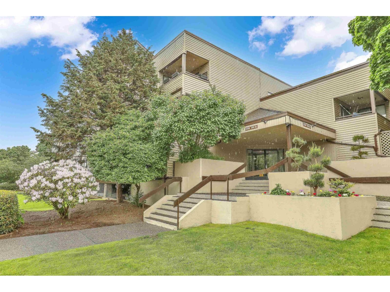 5294 204 ST Street, Langley, British Columbia V3A 1Z1