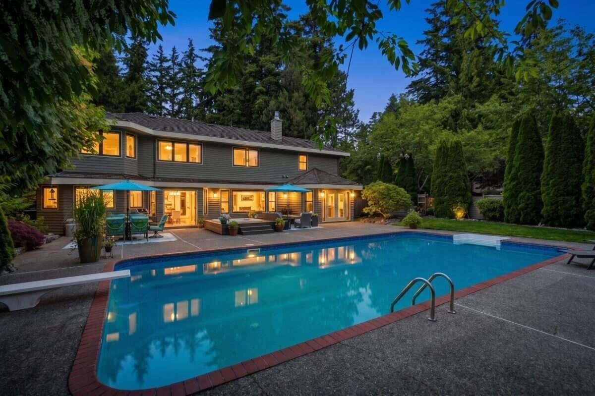 13446 19 Avenue, Surrey, British Columbia V4A 9C7