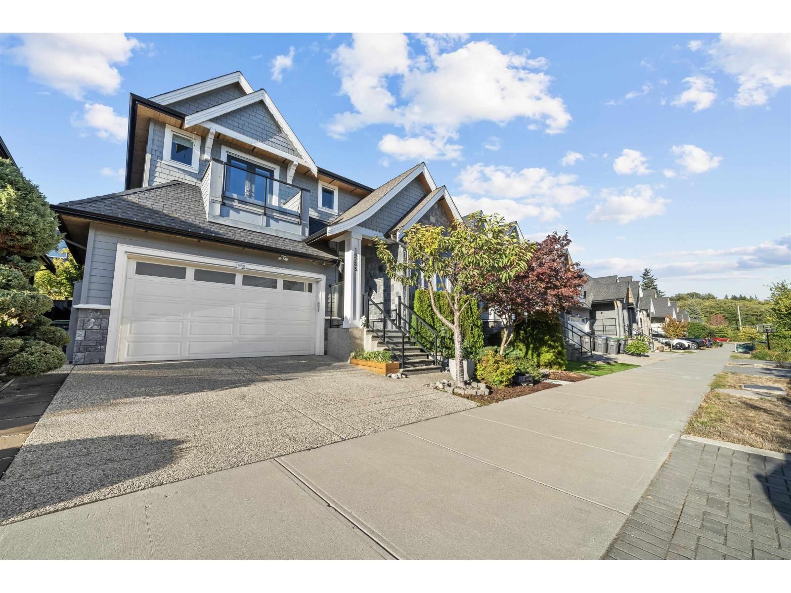 16735 17A Avenue, Surrey, British Columbia V3Z 0T3