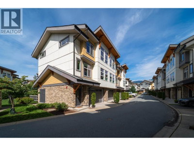 39548 LOGGERS Lane | Squamish British Columbia | Slide Image Thirty-three