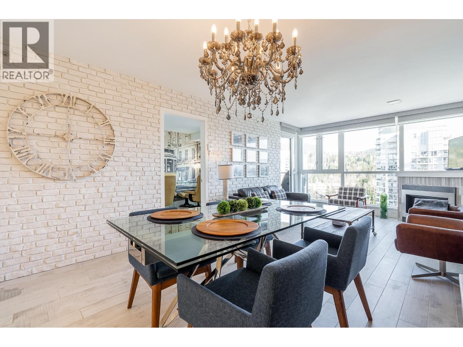 235 GUILDFORD Way, Port Moody, British Columbia V3H 5L8