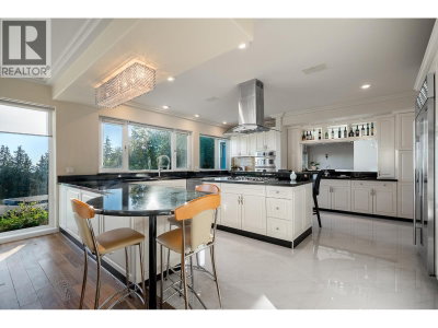 1562 PINECREST Drive | West Vancouver British Columbia | Slide Image Twelve