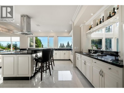 1562 PINECREST Drive | West Vancouver British Columbia | Slide Image Thirteen