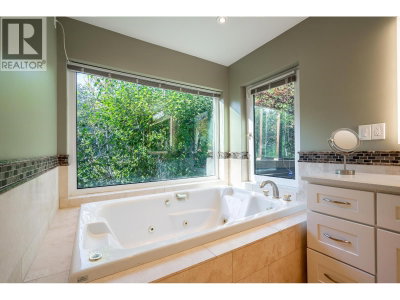 1562 PINECREST Drive | West Vancouver British Columbia | Slide Image Twenty-three