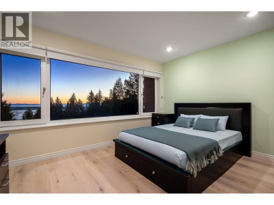 1562 PINECREST Drive | West Vancouver British Columbia | Slide Image Twenty-four
