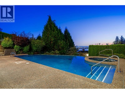 1562 PINECREST Drive | West Vancouver British Columbia | Slide Image Thirty