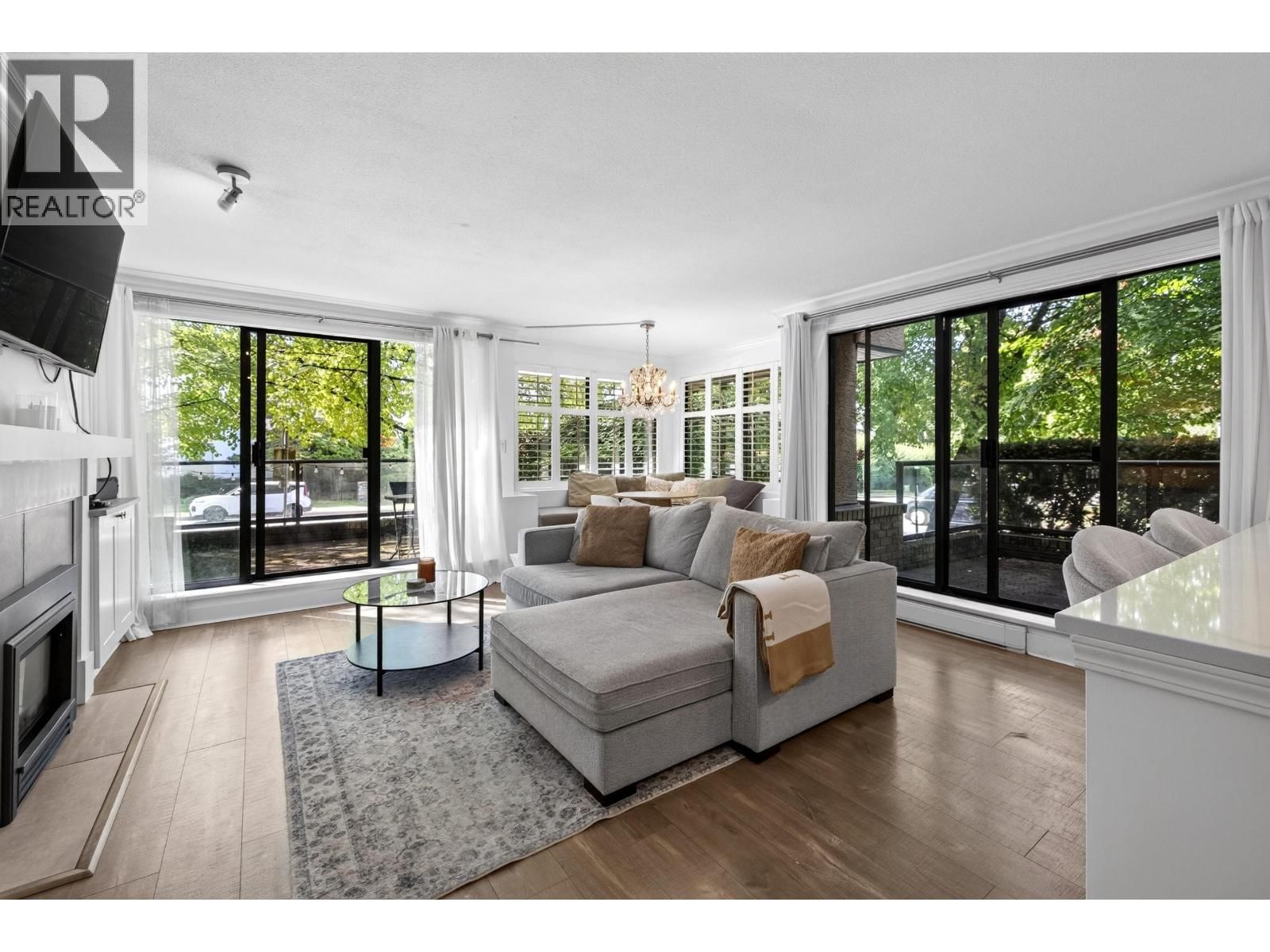 1702 CHESTERFIELD Avenue, North Vancouver, British Columbia V7M 2P1