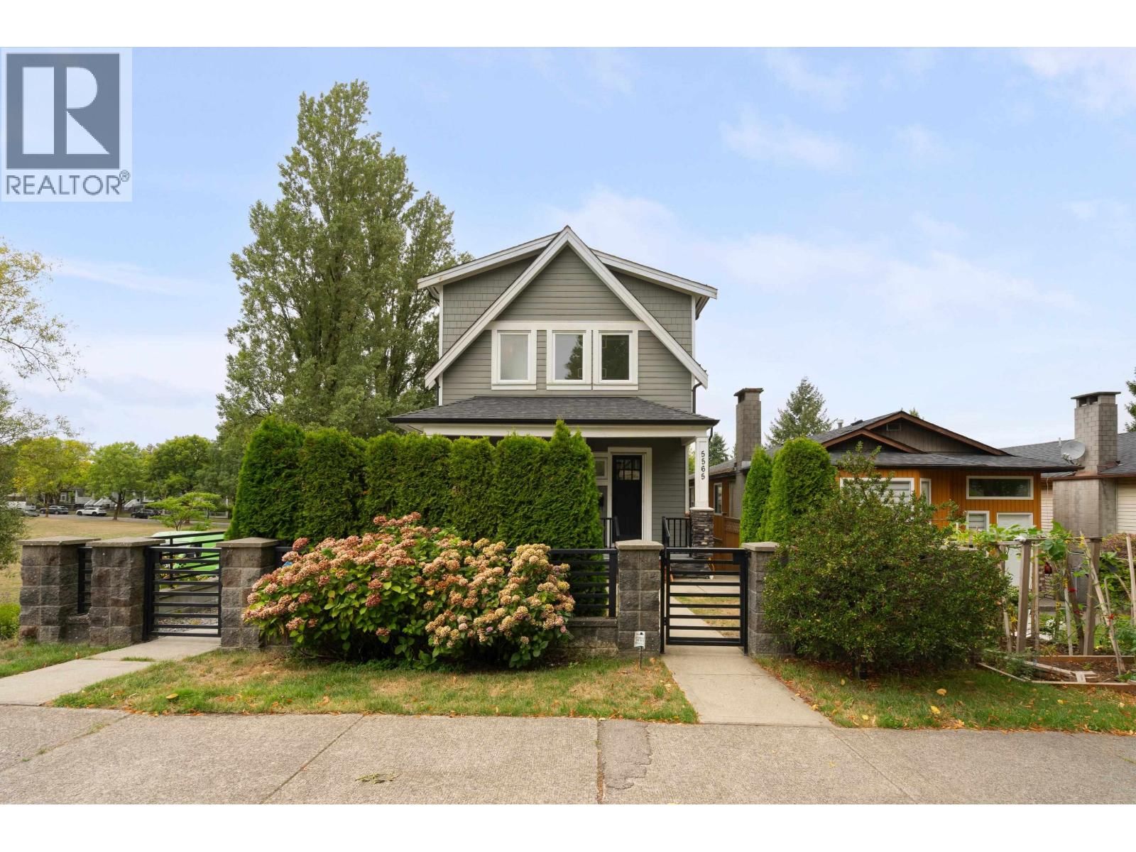 5565 DUNDEE Street, Vancouver, British Columbia V5R 3T8