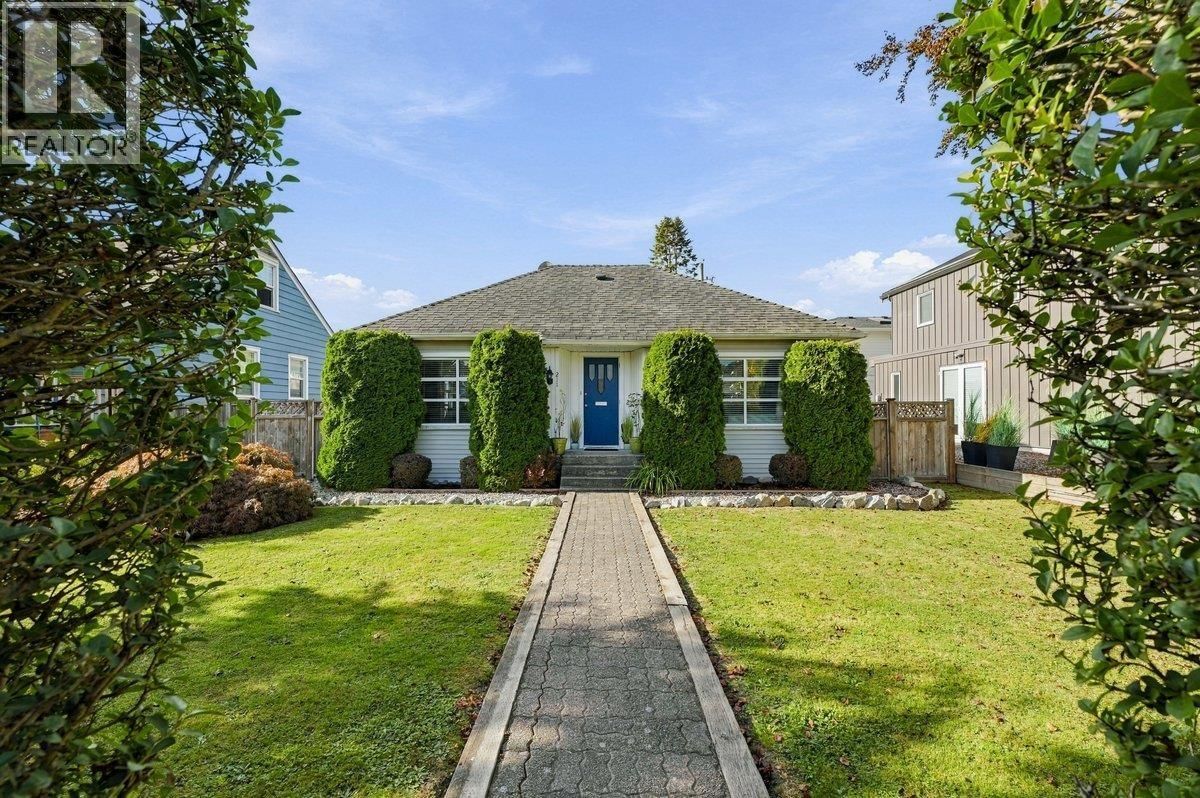 211 DOUGLAS Crescent, Richmond, British Columbia V7B 1E4
