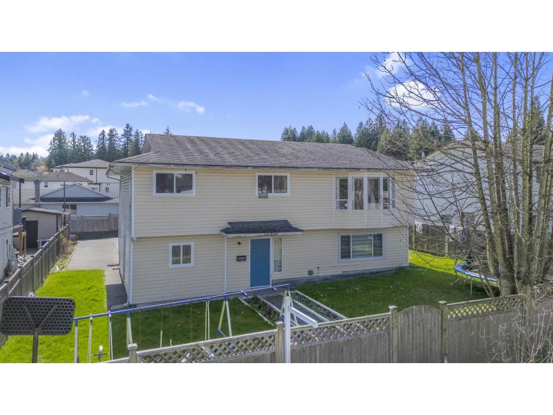 13430 64 Avenue Surrey British Columbia, V3W 8V6 - 6 Bedrooms Home For Sale