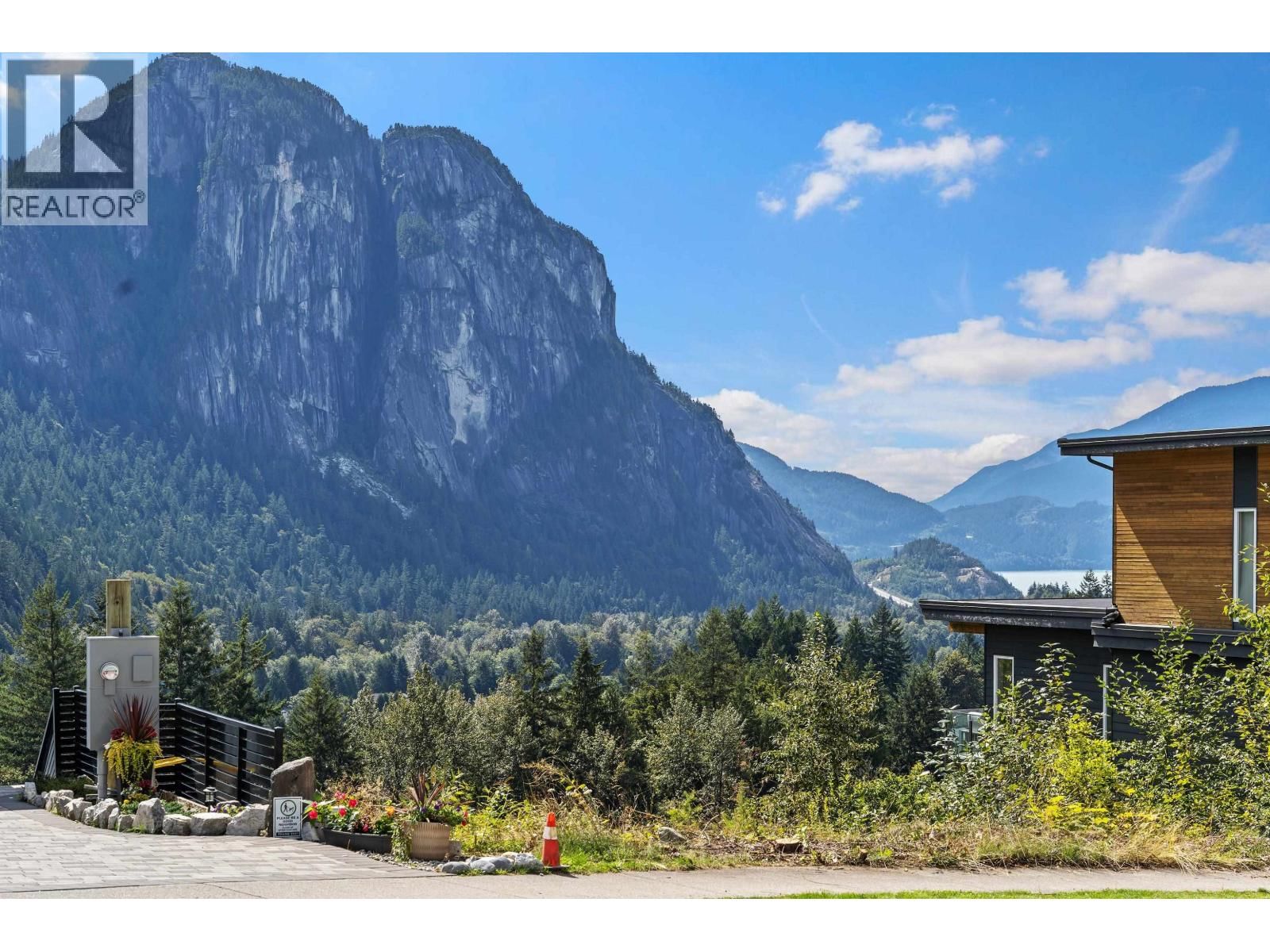 2250 CRUMPIT WOODS Drive, Squamish, British Columbia V8B 0T6