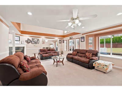 12587 60A Avenue | Surrey British Columbia | Slide Image Eight