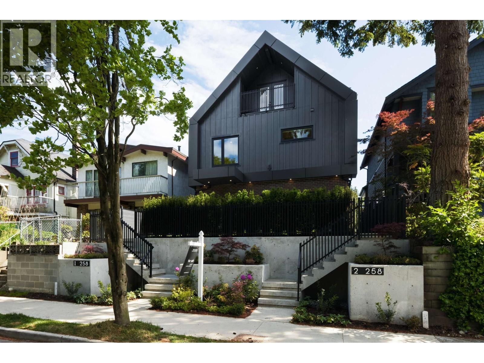 258 19 Avenue, Vancouver, British Columbia V5V 1J2