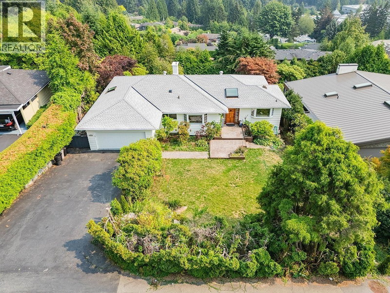 96 BONNYMUIR Drive West Vancouver British Columbia, V7S 1L2 - 6 Bedrooms Home For Sale