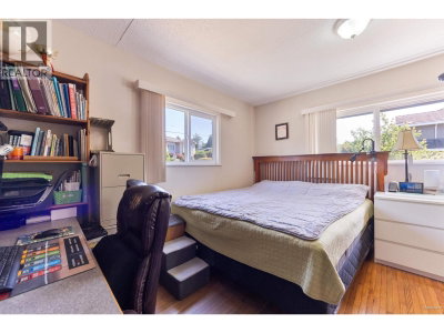 539 SCHOOLHOUSE Street | Coquitlam British Columbia | Slide Image Thirteen