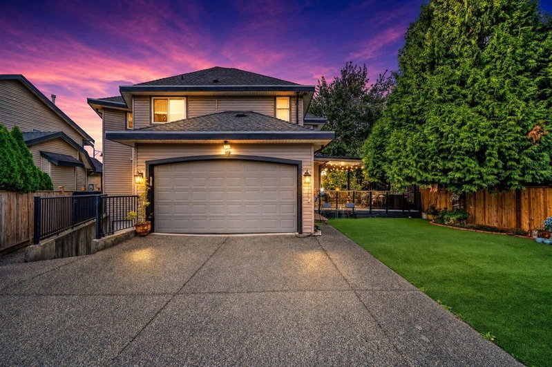 6358 167B Street Surrey British Columbia, V3S 1X3 - 8 Bedrooms Home For Sale