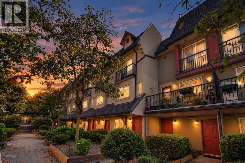1561 BOOTH Avenue Coquitlam British Columbia, V3K 6Z9 - 2 Bedrooms Condo For Sale