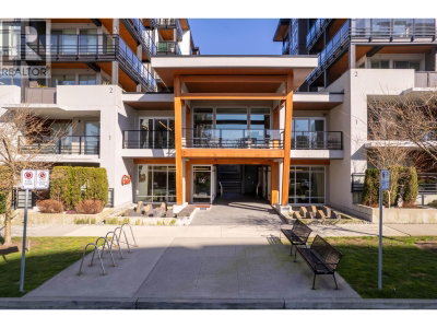 108 8TH Street | North Vancouver British Columbia | Slide Image Five