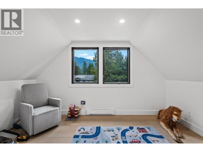5155 ALDERFEILD Place | West Vancouver British Columbia | Slide Image Thirty-two