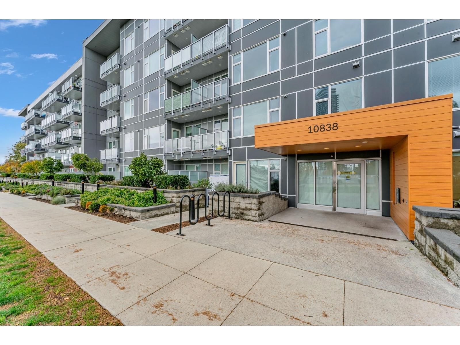 10838 WHALLEY Boulevard, Surrey, British Columbia V3R 0G8