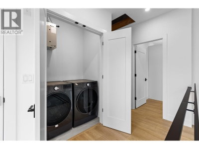 7353 12TH Avenue | Burnaby British Columbia | Slide Image Twelve