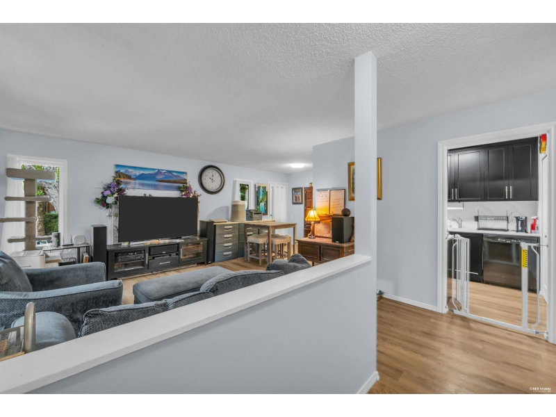 10620 150 Street Surrey British Columbia, V3R 7S1 - 2 Bedrooms Condo For Sale