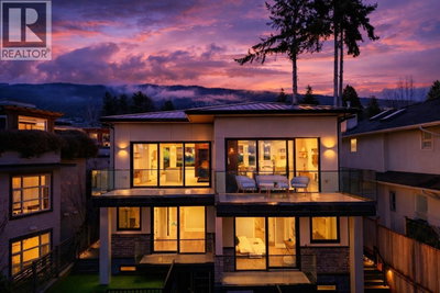 2378 MARINE Drive | West Vancouver British Columbia | Slide Image Three