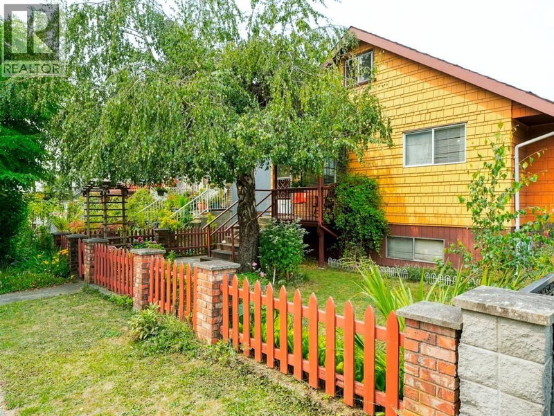 3017 17TH Avenue Vancouver British Columbia, V5M 2N5 - 4 Bedrooms Home For Sale