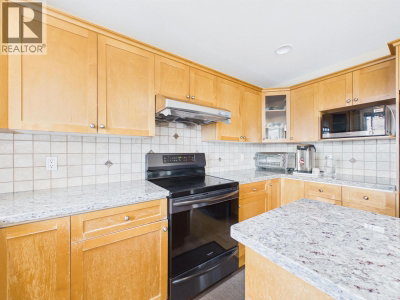 3010 MAPLEWOOD Court | Coquitlam British Columbia | Slide Image Thirteen