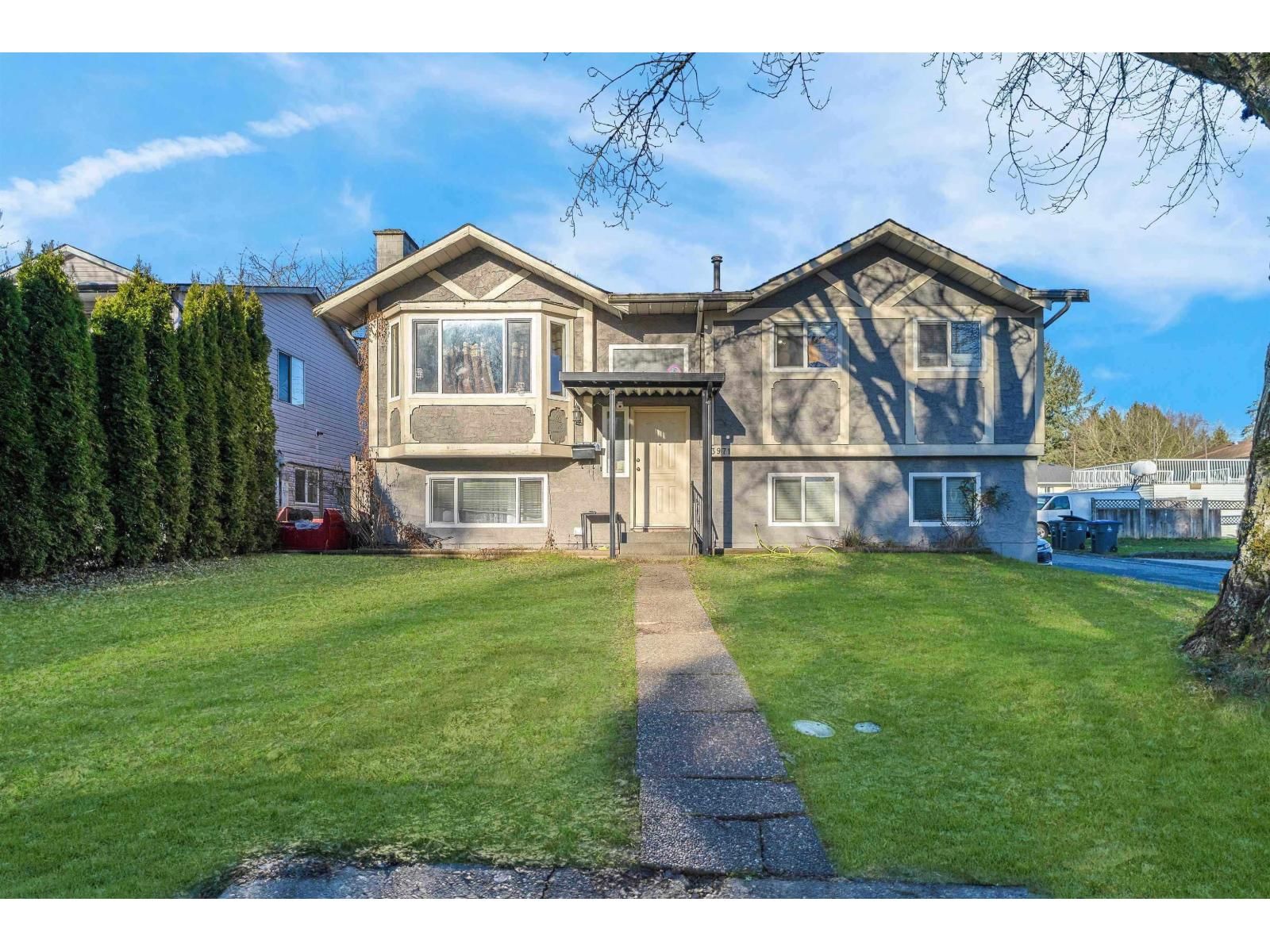 13971 89 Avenue, Surrey, British Columbia V3V 7G9