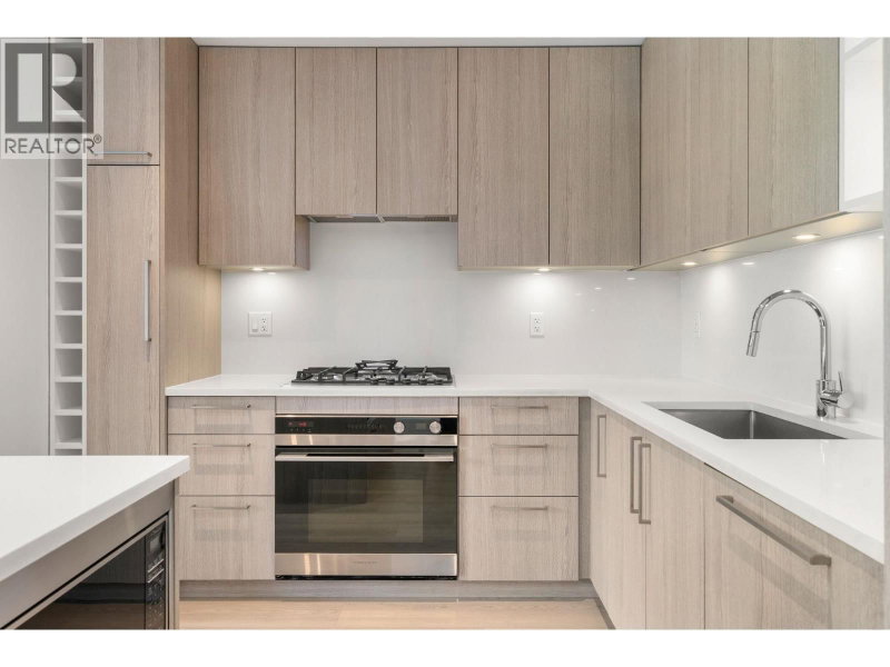 747 3RD Street North Vancouver British Columbia, V7L 1G8 - 2 Bedrooms Condo For Sale