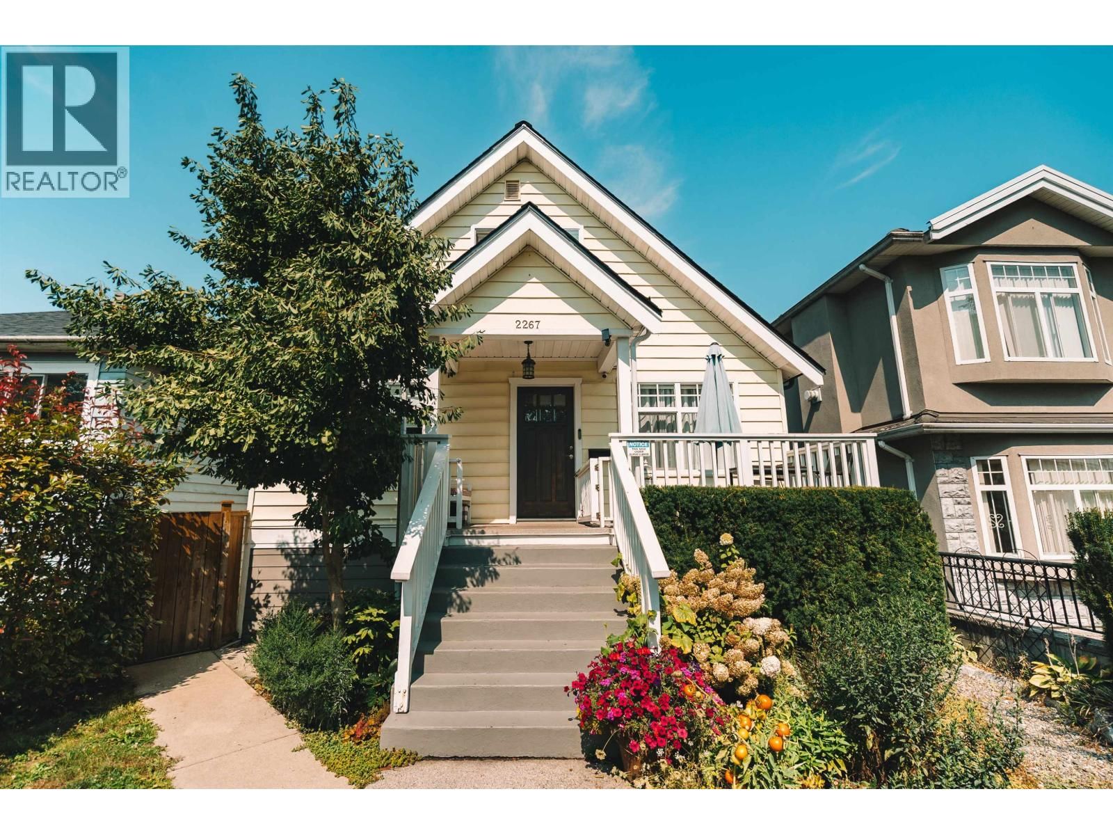 2267 NAPIER Street, Vancouver, British Columbia V5L 2P3