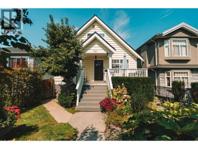 2267 NAPIER Street | Vancouver British Columbia | Slide Image Four